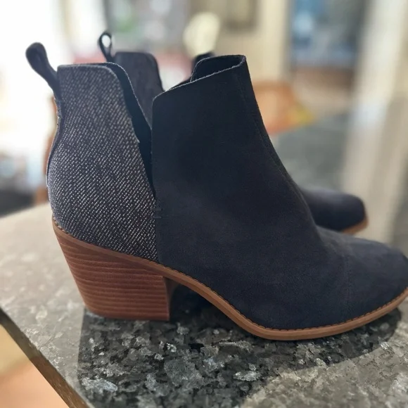 TOM’s | Like NEW Everly Navy Suede Ankle Boots Size 9.5 - Picture 6 of 8